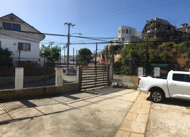 Gran Casa / Vende / Valparaíso / 11 D + 3 B + estacionamientos