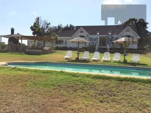 Concón, Mantagua, amplia casa 360 M2 en parcela 5000 m2, piscina 
